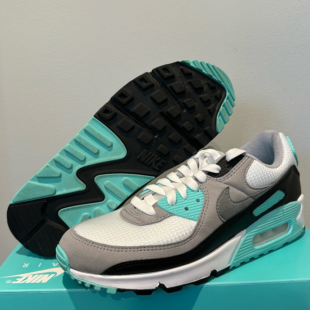 Used Nike Air Max 90 Women’s Size 9, Men’s 7.5